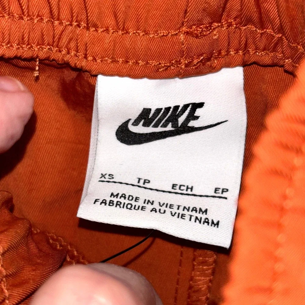 Nike Woven Cargo Shorts Women XS Orange Loose Fit High Rise Elastic Waist Swoosh